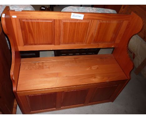 Pine bench seat with lift up seat