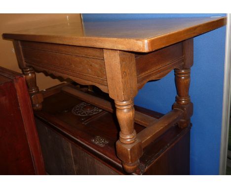 Oak rectangular coffee table with 2 drawers