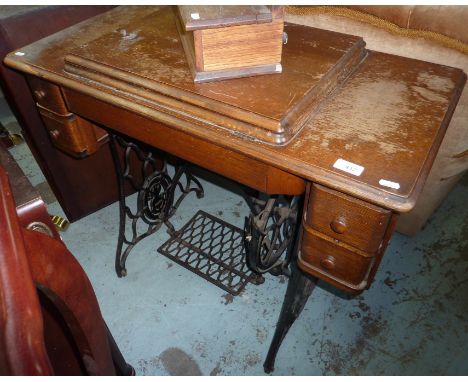 Singer sewing machine and table