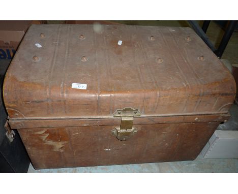 Metal trunk