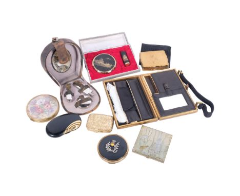 Vintage compacts, including Elizabeth Arden, and a cased vanity set 