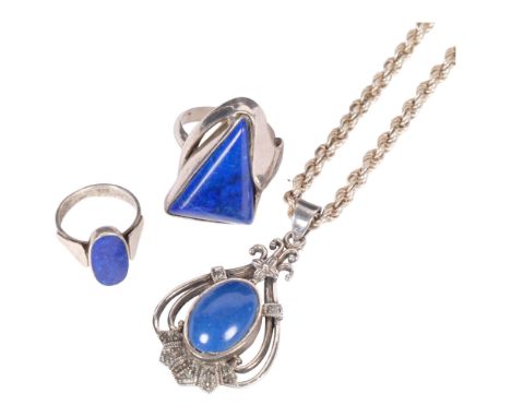 A group of silver and lapis lazuli set jewellery, including 2 rings, and a silver pendant necklace 