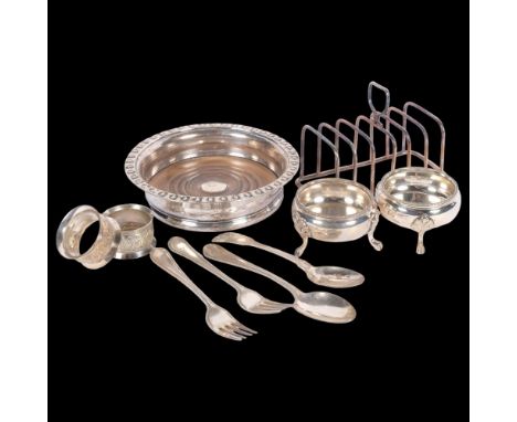 A pair of silver plated salts, a plated toast rack, wine coaster, a silver teaspoon, etc 
