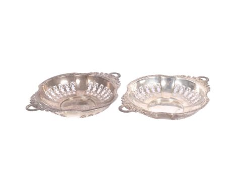 A pair of Edward VII silver 2-handled dishes, with pierced decorated panels and swag and laurel leaf handles, diameter 18.5cm