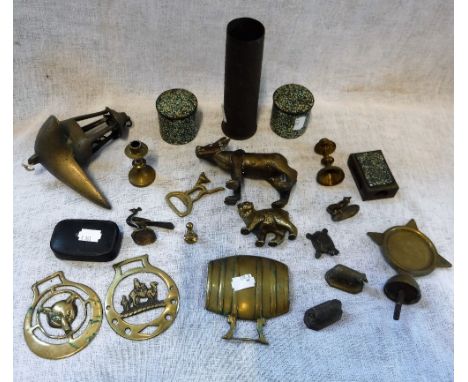 A SMALL QUANTITY OF METALWARE including an oil lamp