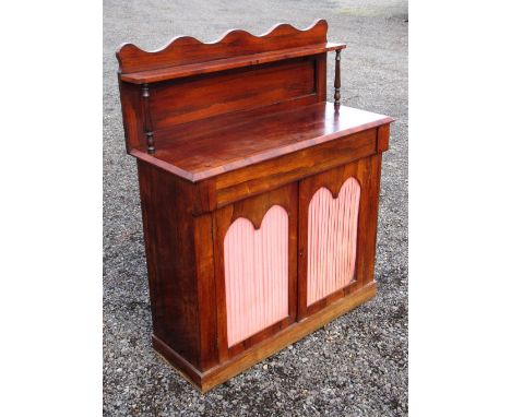 EARLY VICTORIAN ROSEWOOD CHIFFONIER WITH A SHELF ABOVE, DRAWER AND TWO GLAZED SILK LINED DOORS BELOW, ON A PLINTH BASE (129cm