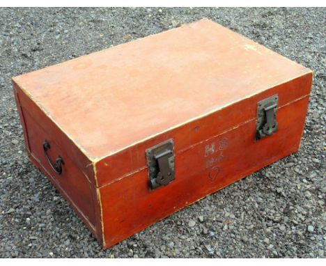 LATE 19th CENTURY CHINESE LEATHER BOUND TRUNK WITH A HINGED TOP, TWO BRASS CLASPS WITH LOCKS AND SIDE CARRYING HANDLES, THE F