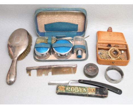 SILVER HAIRBRUSH AND COMB, INDISTINCT MARKS, BIRMINGHAM 1919 TOGETHER WITH A TRAVELLING TOILET SET WITH CHROME AND IMITATION 