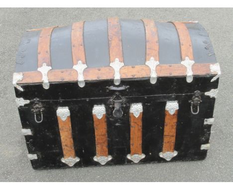 LATE VICTORIAN WOOD BANDED DOMED TRUNK WITH METAL LOCK AND FASTENERS (W: 87cm)