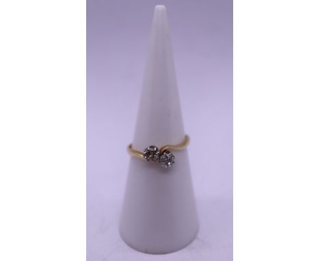 18ct gold diamond 2 stone set ring - Size L 