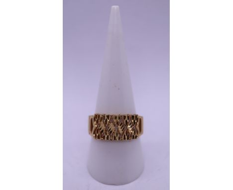 18ct gold ring - Approx weight 6.3g - Size S 