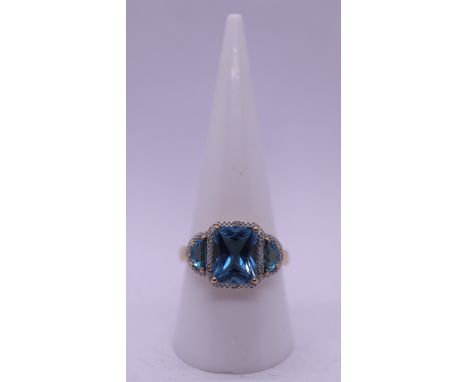 9ct gold stone set ring 