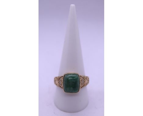 9ct gold stone set ring - Size U 