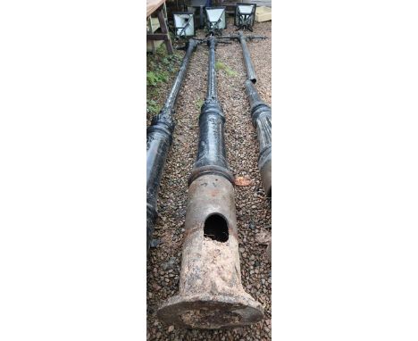 Victorian cast iron street light - Approx height 510cm 