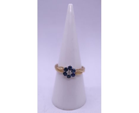 9ct gold diamond and sapphire set cluster ring - Size N 