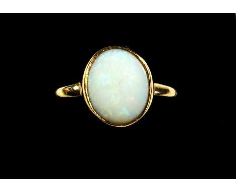 A 9 carat gold opal ring, size N/O, 1.5g 