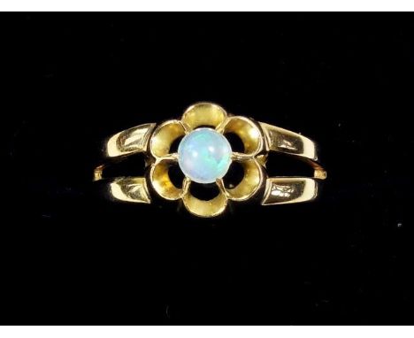 An 18 carat gold opal flower form ring, size M/N, 3.2g 