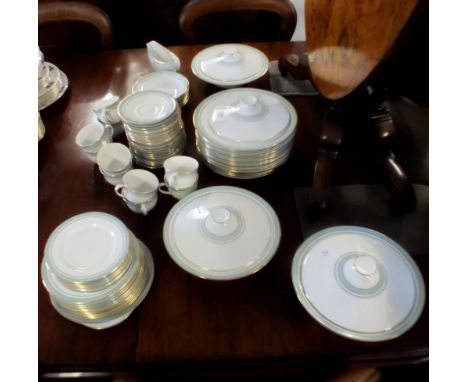 A Royal Doulton Berkshire part dinner and tea service consisting 17 dinner plates, 7 bowls, 10 cups and saucers, 8 small plat