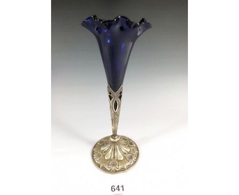 A small silver and Bristol Blue glass epergne, Sheffield 1903, 17cm 