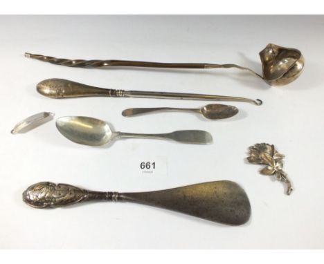 A selection of miscellaneous silver to include toddy ladle (repaired), shoe horn and Georgian Irish teaspoon etc 