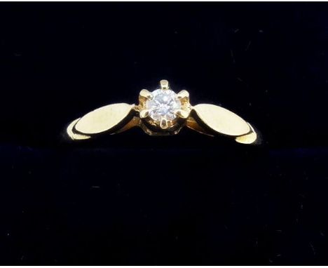 A 9ct gold ring set small diamond, 1.1g, size L 