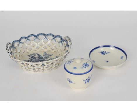 A Caughley lidded sucrier and saucer dish in the 'Salopian Sprigs' pattern with associated blue line and sawtooth border toge
