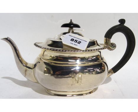 A silver teapot Sheffield 1933 459 grams Condition Report: Available upon request