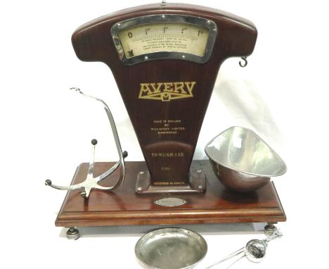 Set of vintage wooden cased Avery tobacco weighing scales. Not available for in-house P&amp;P 