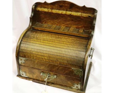 Pipe smokers box with tambour front contents to include Meerschaum pipes, lacking pipe rack. P&amp;P Group 2 (£18+VAT for the