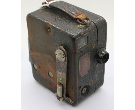 Zeiss Ikon vintage movie camera. P&amp;P Group 2 (£18+VAT for the first lot and £3+VAT for subsequent lots) 