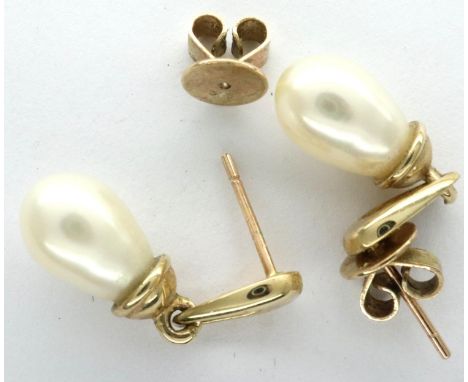 Pair of 9ct gold pearl set earrings, combined 4.5g. P&amp;P Group 1 (£14+VAT for the first lot and £1+VAT for subsequent lots