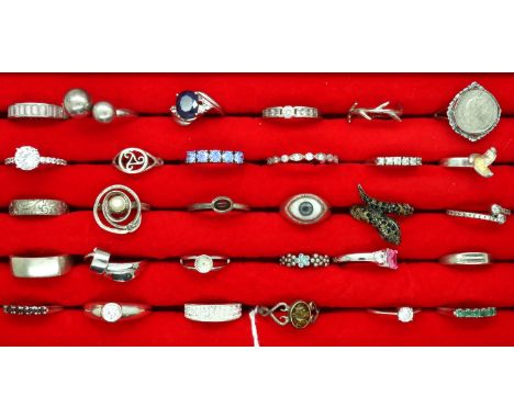 Tray of thirty 925 silver rings, mixed sizes. P&amp;P Group 1 (£14+VAT for the first lot and £1+VAT for subsequent lots) 