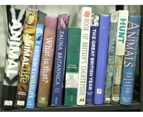 Shelf of animal books. P&amp;P Group 3 (£25+VAT for the first lot and £5+VAT for subsequent lots) 