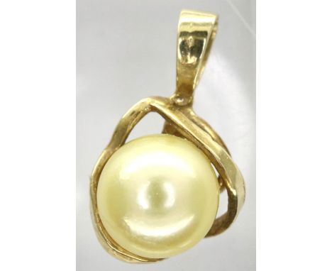 14ct gold pearl set pendant, L: 19 mm, 1.5g. P&amp;P Group 1 (£14+VAT for the first lot and £1+VAT for subsequent lots) 