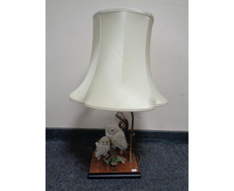 A Guiseppe Armani figural table lamp with shade, owls 