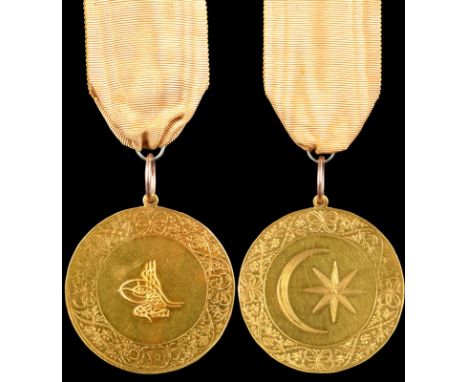 Turkey: Sultan's Medal for Egypt 1801, 1st Class, gold, 54 mm, with later split ring suspension, light surface scratching, we