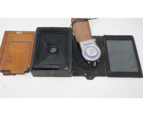 Vintage camera with plates. UK P&amp;P Group 2 (£20+VAT for the first lot and £4+VAT for subsequent lots) 