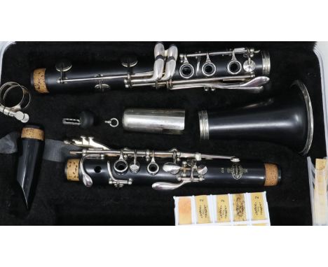 Buffet Crampon &amp; Cie Paris clarinet in a fitted case. UK P&amp;P Group 2 (£20+VAT for the first lot and £4+VAT for subseq