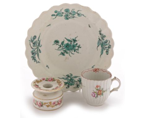 A Worcester fluted circular plate , circa 1770, decorated in French green and black with flower sprays, 19.6cms diameter; an 