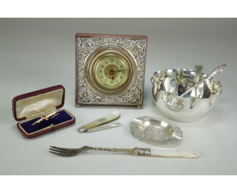 A 9ct gold bar brooch, hallmarked Chester, together with a silver mounted dressing table clock, a silver knife, a plated bowl