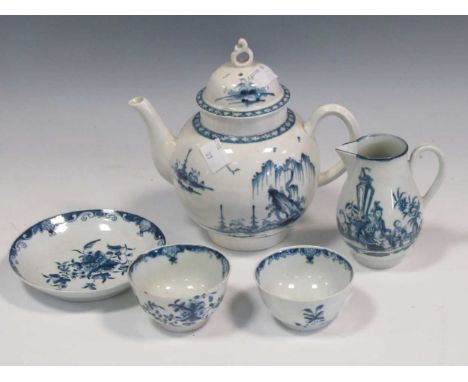 Worcester and Caughley porcelain: a teapot and cover, a Bell Toy pattern jug, 2 tea bowls and a saucerThe teapot has fracture