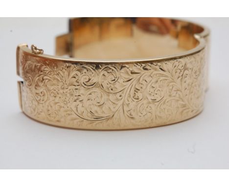 A 9ct gold bangle weight approx 30g 