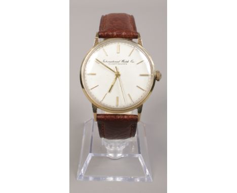 A gentleman's International Watch Company 9ct gold manual wristwatch with satin dial, baton markers and centre seconds, movem