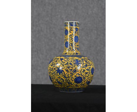 Chinese vase, hand painted stylised floral design early twentieth century. With a Qing seal on the base. H.35 x W.20 x D.20 c