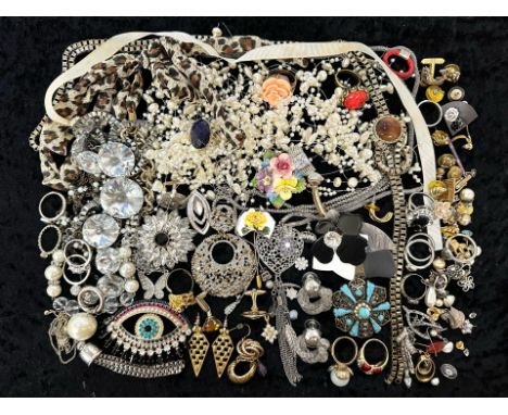 Collection of Vintage Costume Jewellery