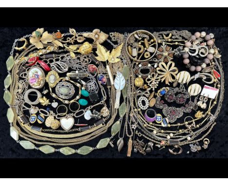 Collection of Vintage Costume Jewellery