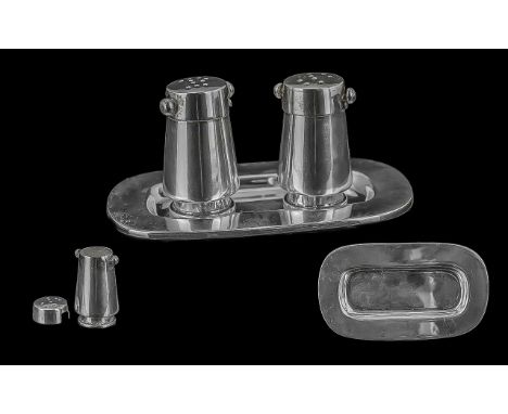 Hamilton &amp; Hinches 'Silversmiths to The Queen' 87 George St Edinburgh Fine Pair of Sterling Silver Salt and Pepper Pots w