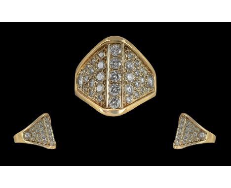 Ladies Pleasing Quality 14ct Gold Diamond Set Ring, of pleasing design and form, marked 14ct to interior of shank, the well m