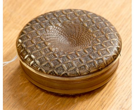 A possibly early 18th Century pressed horn circular lidded box, 4 inches diameter, engine turned to the centre with flecrons 