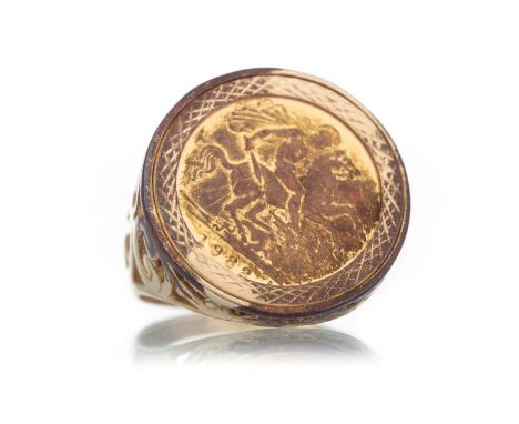 ELIZABETH II GOLD HALF SOVEREIGN RING 1982 in a nine carat gold mount, size SQty: 8.3g